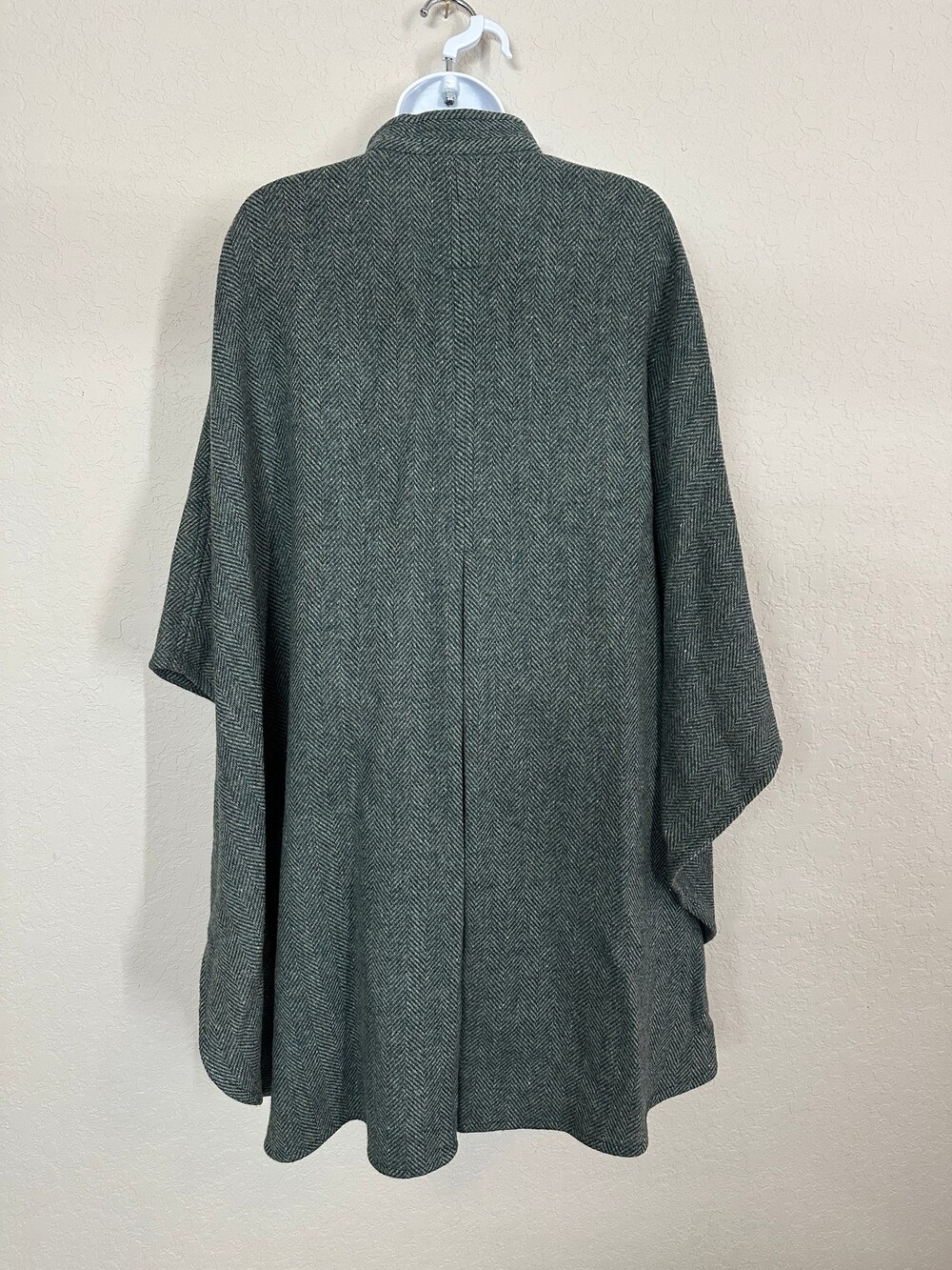 Texas Body Hangings Wool Blend Cape Poncho Herringbone Green Frog Closure Womens - Picture 9 of 13